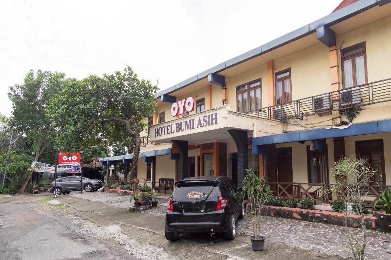 Oyo 1030 Hotel Bumi Asih Medan Ngoại thất bức ảnh